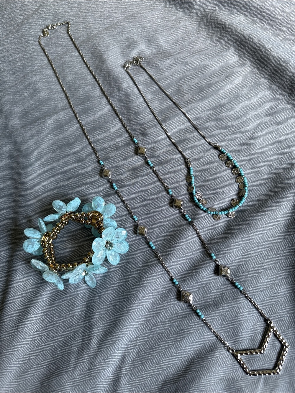 2 Necklaces and 1 Bracelet Turquoise Bead Layered Necklace with Floral Bracelet